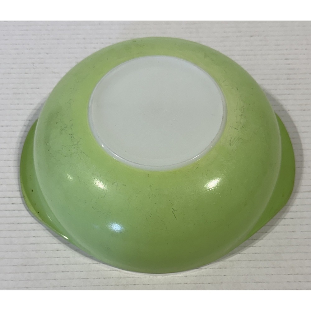 PYREX 024 - VTG Casserole Bowl Lime Green Milk Glass - Made in USA - 2qt - 9" - Picture 10 of 12